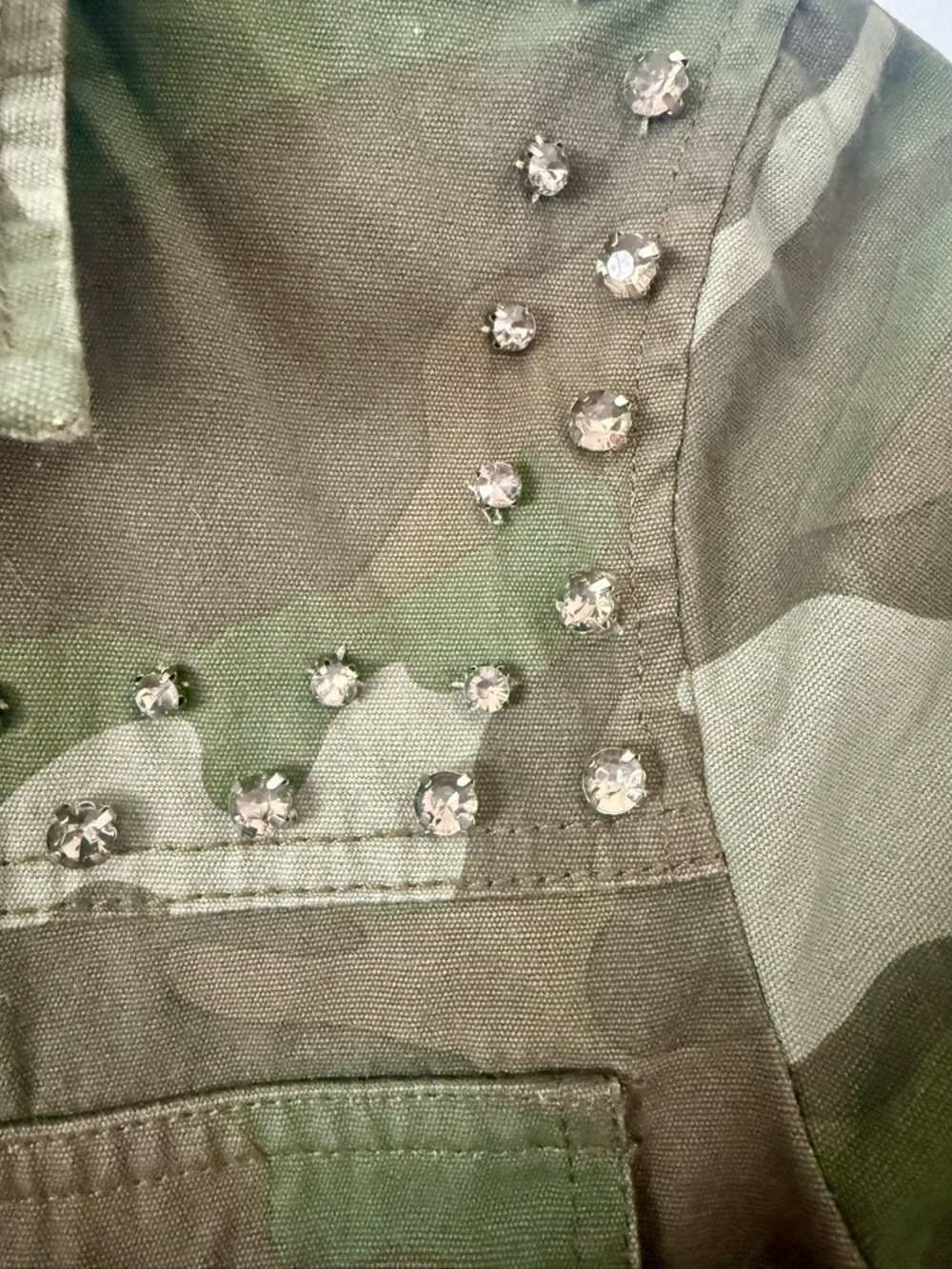 Etched Edgy Studded Camo Shacket 分 Military Chic Embellished Army Jacket - Picture 3 of 6